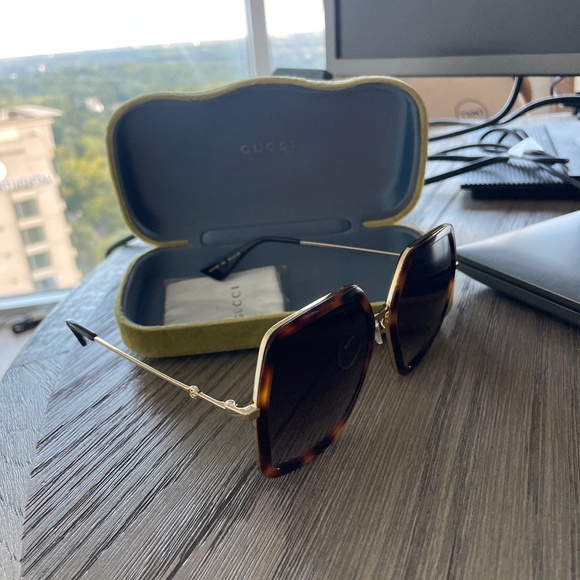 Gucci Tortoiseshell and Gold Sunglasses - Picture 7 of 7